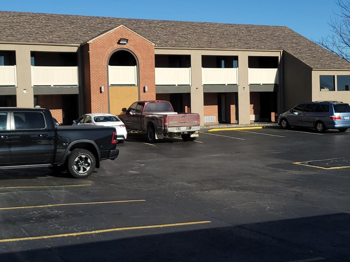 Super 8 By Wyndham Kansas City Airport North Zewnętrze zdjęcie