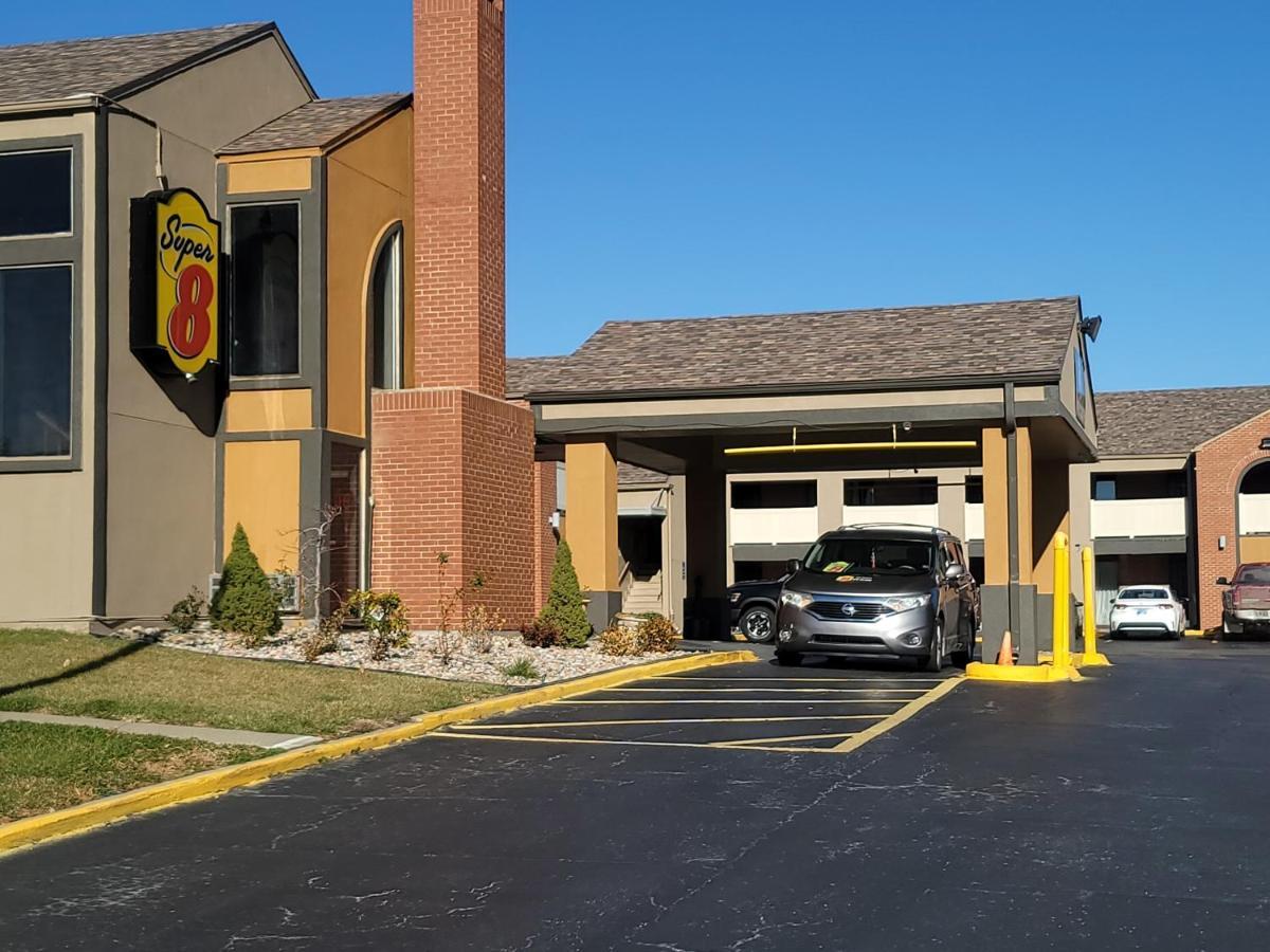 Super 8 By Wyndham Kansas City Airport North Zewnętrze zdjęcie