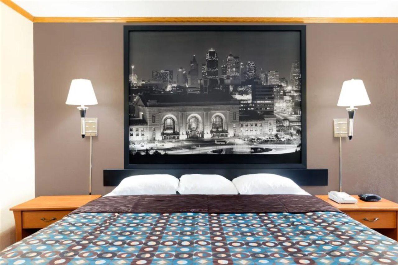 Super 8 By Wyndham Kansas City Airport North Zewnętrze zdjęcie