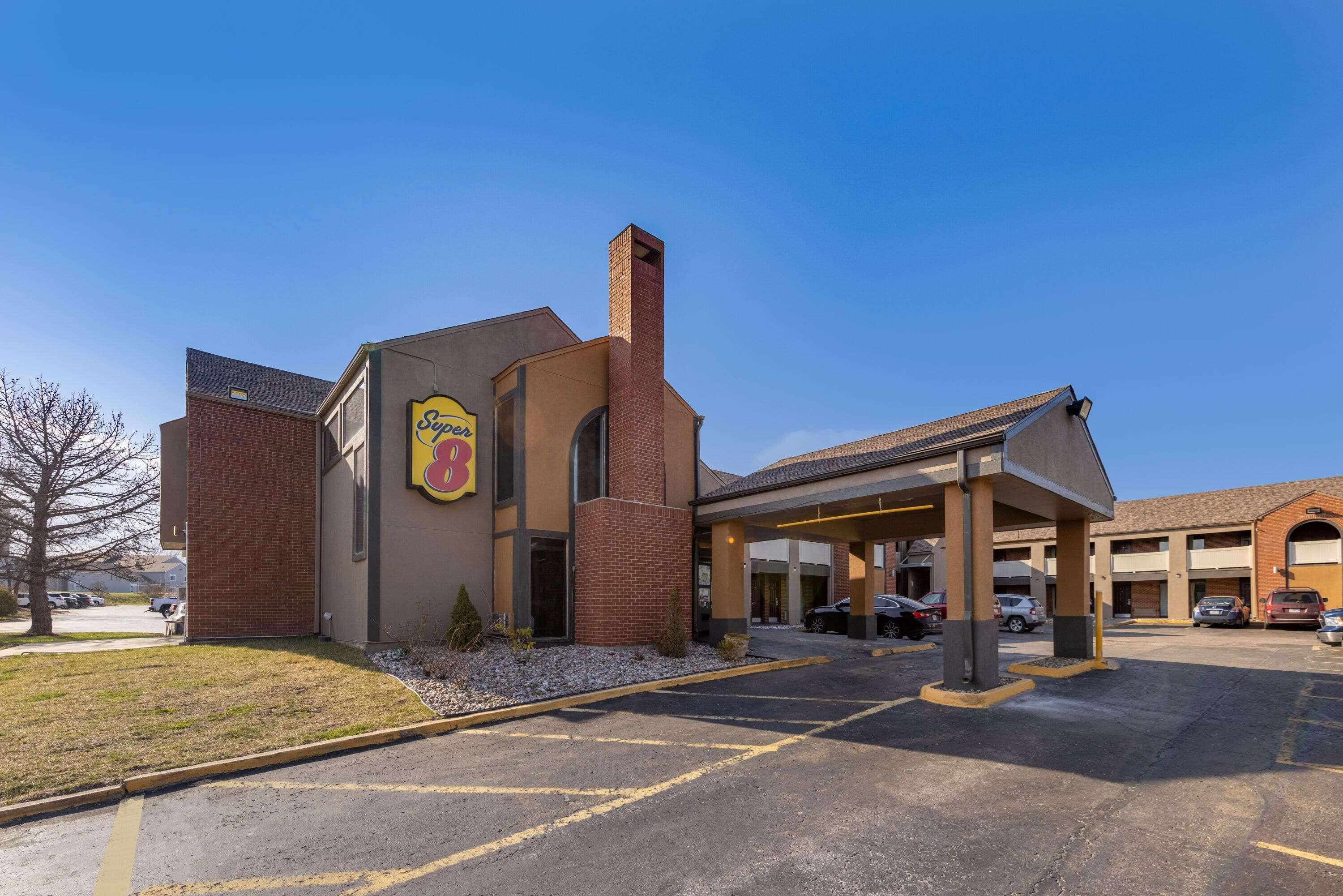 Super 8 By Wyndham Kansas City Airport North Zewnętrze zdjęcie