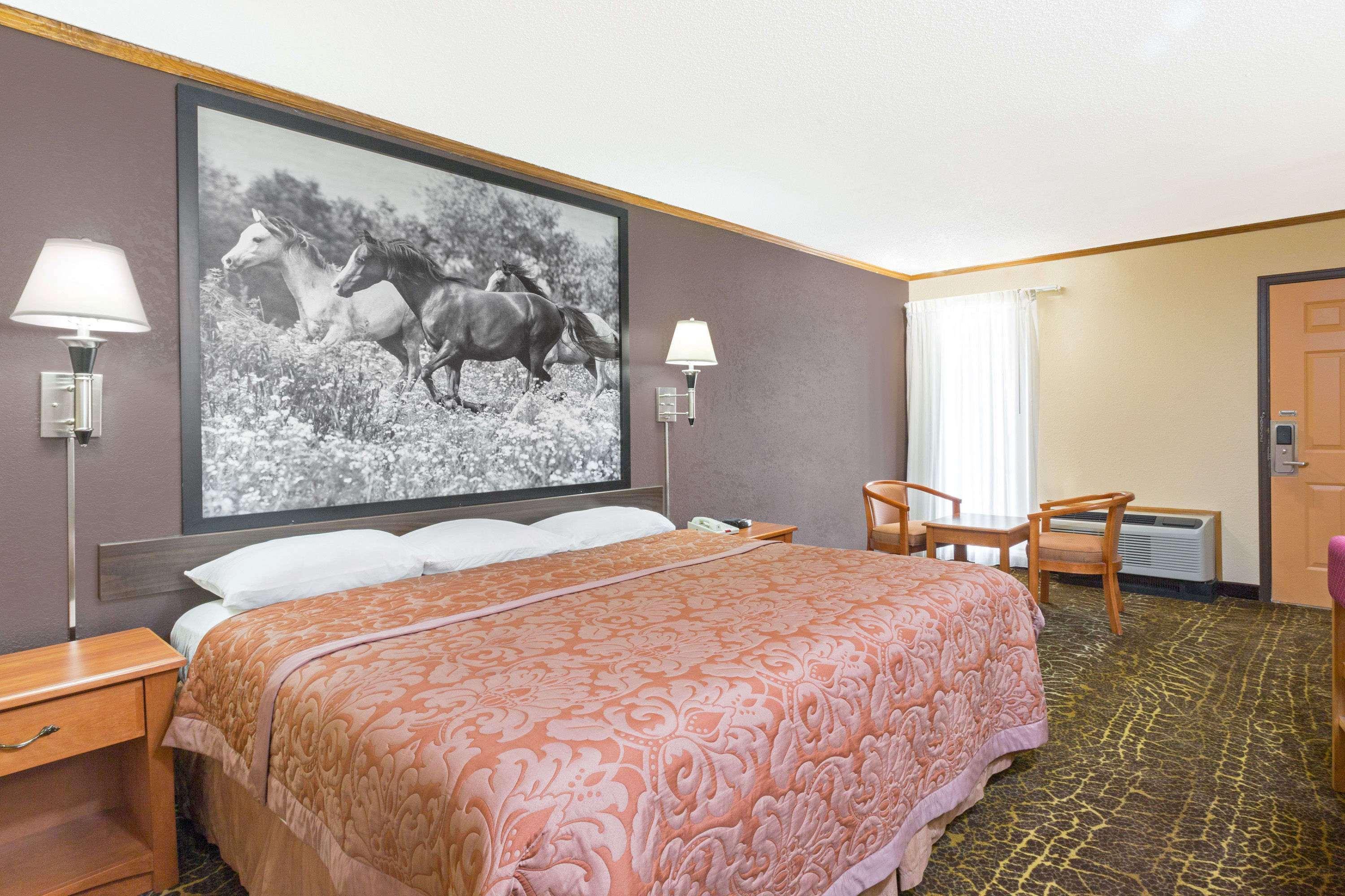 Super 8 By Wyndham Kansas City Airport North Zewnętrze zdjęcie