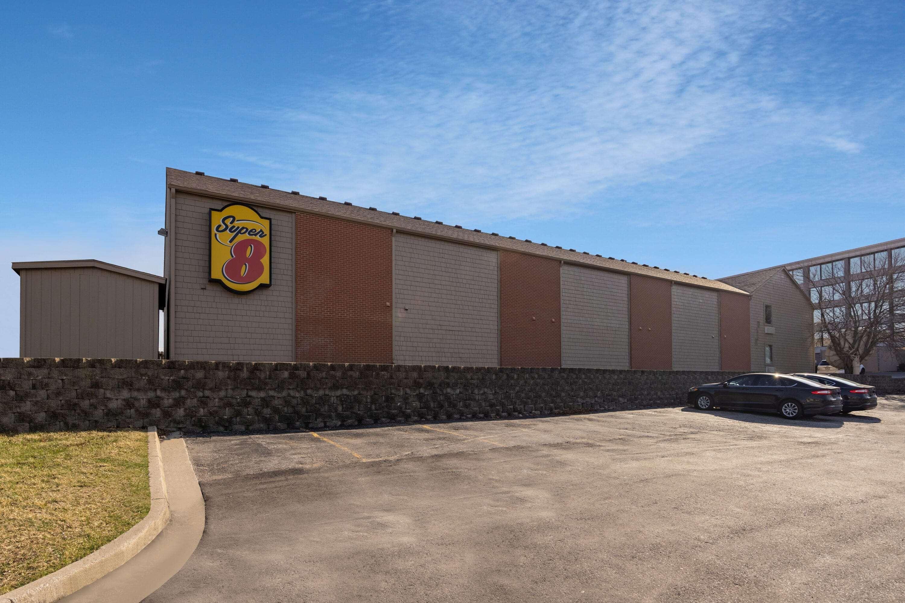 Super 8 By Wyndham Kansas City Airport North Zewnętrze zdjęcie