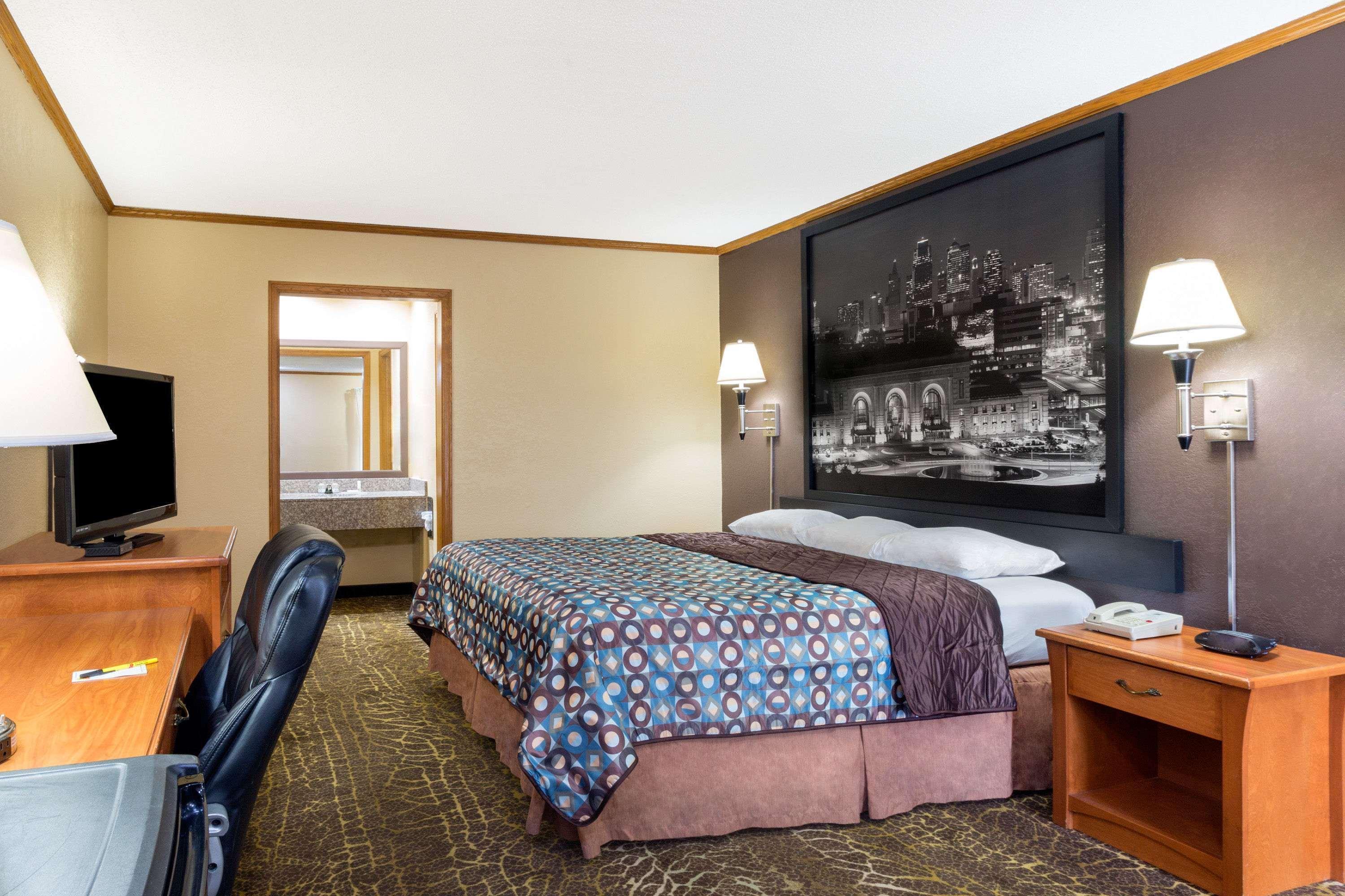 Super 8 By Wyndham Kansas City Airport North Zewnętrze zdjęcie