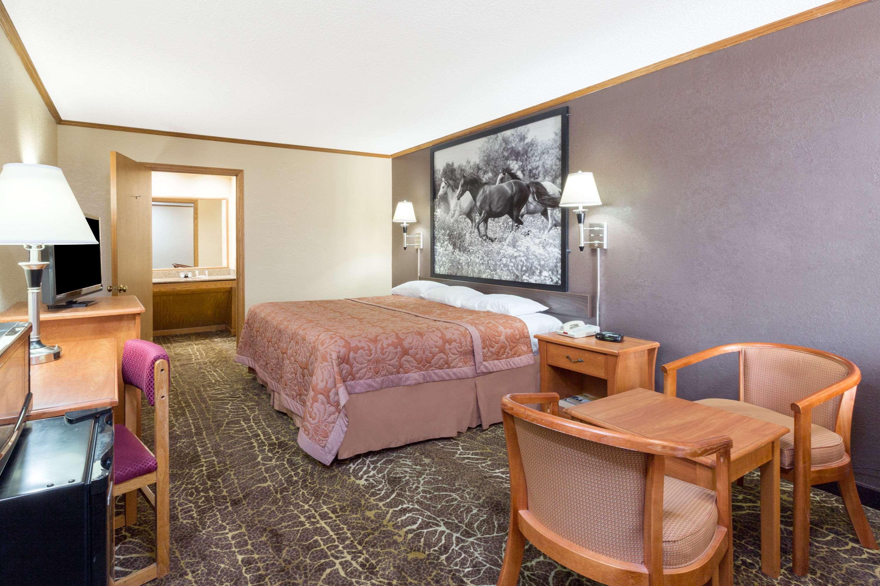Super 8 By Wyndham Kansas City Airport North Zewnętrze zdjęcie