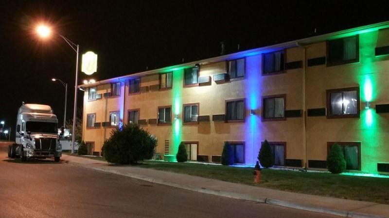 Motel Super 8 By Wyndham Kansas City Airport North Zewnętrze zdjęcie