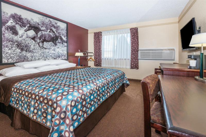 Super 8 By Wyndham Kansas City Airport North Zewnętrze zdjęcie