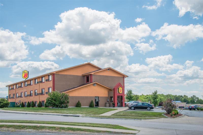 Super 8 By Wyndham Kansas City Airport North Zewnętrze zdjęcie