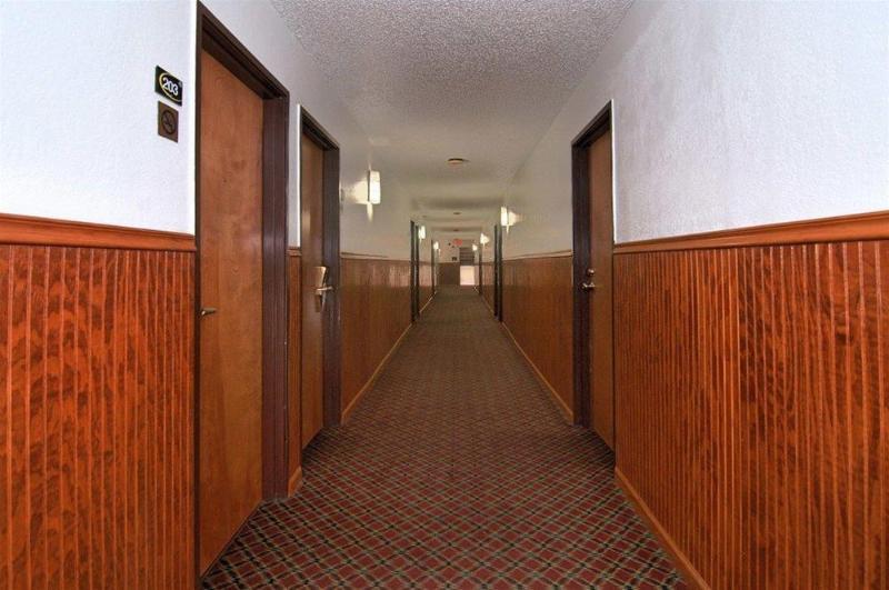 Super 8 By Wyndham Kansas City Airport North Zewnętrze zdjęcie
