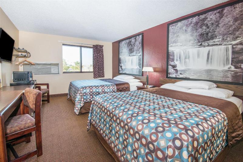 Super 8 By Wyndham Kansas City Airport North Zewnętrze zdjęcie