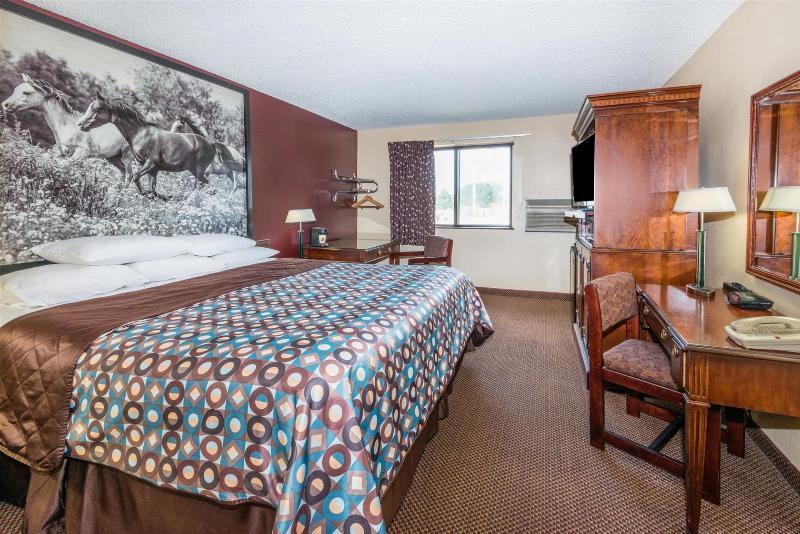 Super 8 By Wyndham Kansas City Airport North Zewnętrze zdjęcie
